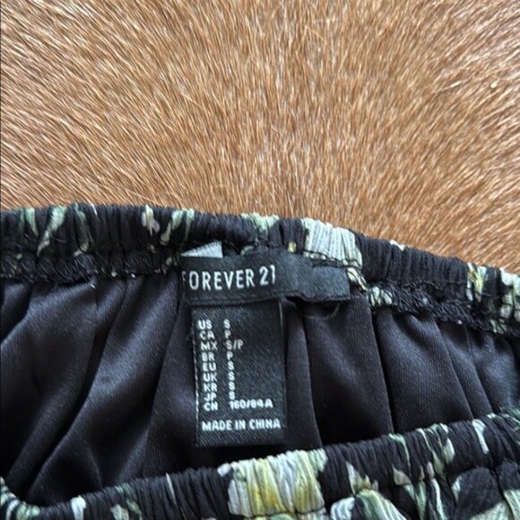 Floral Off-Shoulder Ruffle Top - Picture 3 of 5